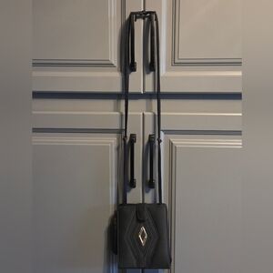 Oleg Cassini Black Crossbody Bag with Gold Accent⚜️❤️⚜️